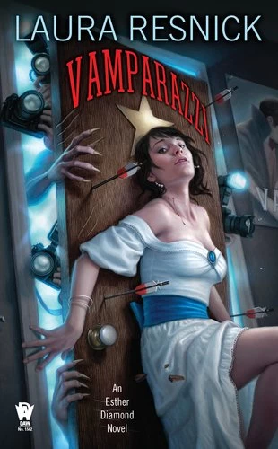 Vamparazzi (Esther Diamond #4) by Laura Resnick