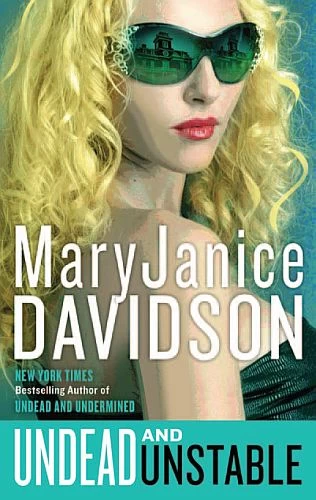 Undead and Unstable (Queen Betsy / The Undead Series #11) by MaryJanice Davidson