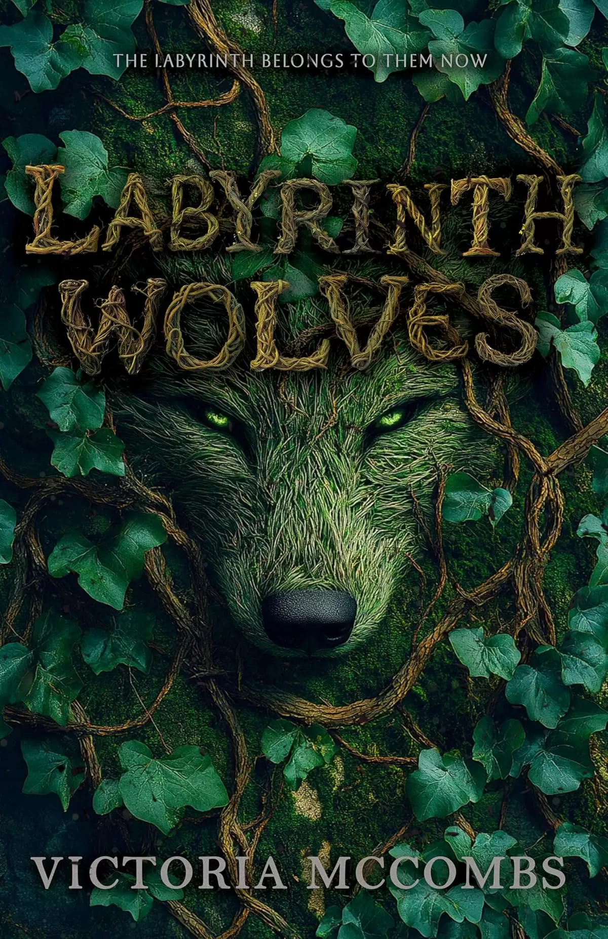 Labyrinth Wolves (Into the Labyrinth #2) by Victoria McCombs