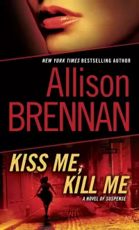 Kiss Me, Kill Me (Lucy Kincaid Novels #2)